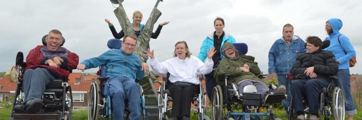 Ausflug Wohngruppe auf Deich in Holland